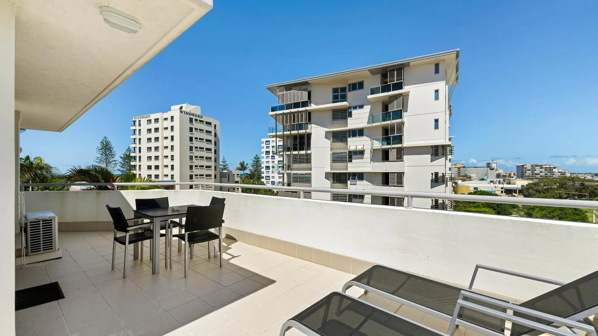 1Br With Private Balcony At Beach Club Resort Mooloolaba 0*,  Australië
